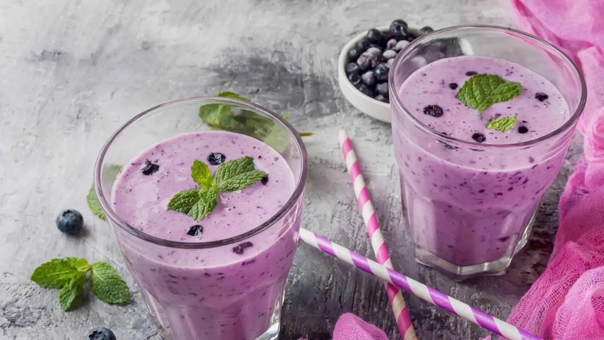 7 Gut Health Smoothies, 3. Berry Blitz