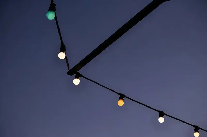 20 String Light Ideas To Create A Cozy Backyard Retreat 5 20 String Light Ideas, 3. Zigzag A Canopy Over The Seating
