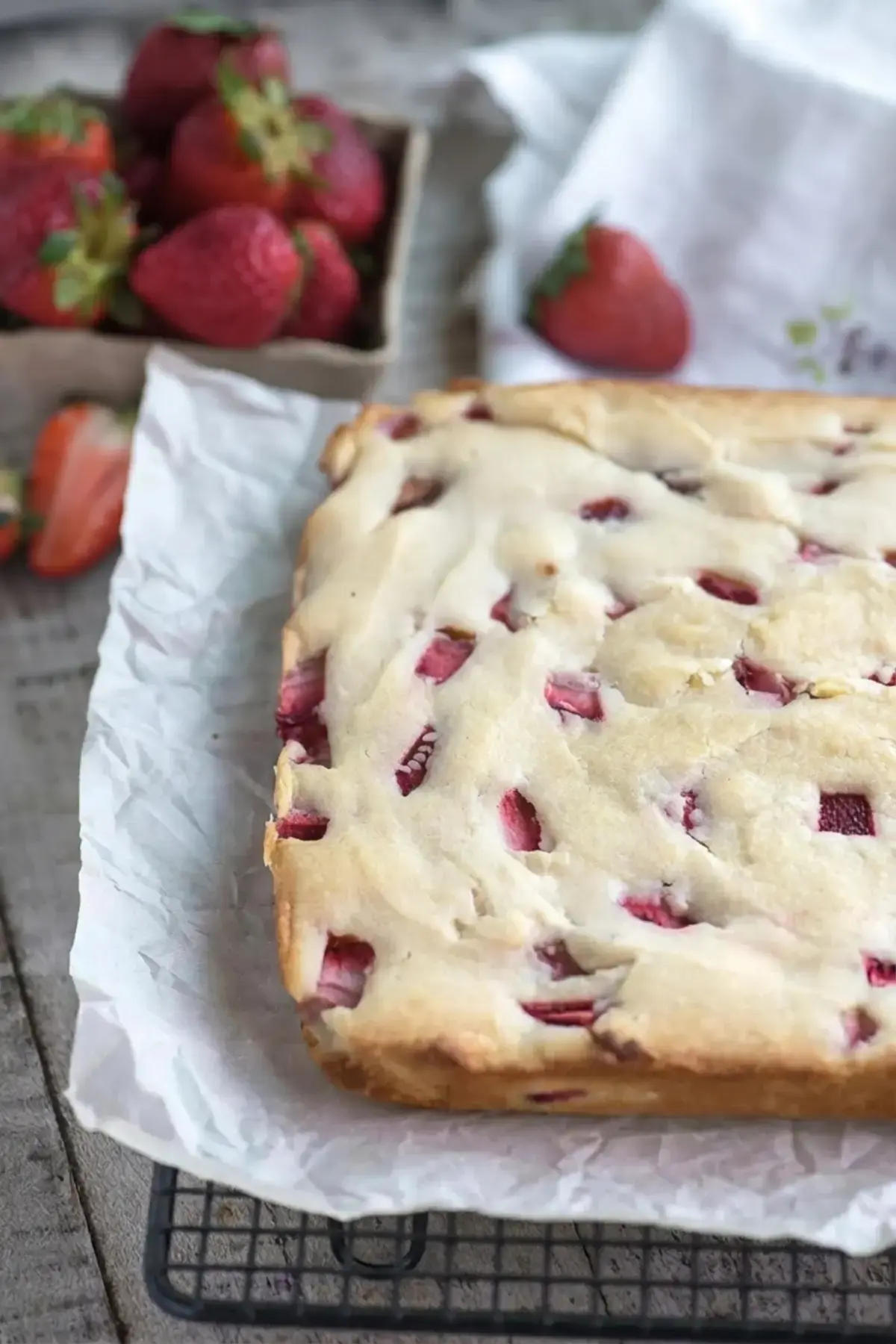 Strawberry Lemon Blondies, I Recommend A 9″ Square Ceramic Baking Dish